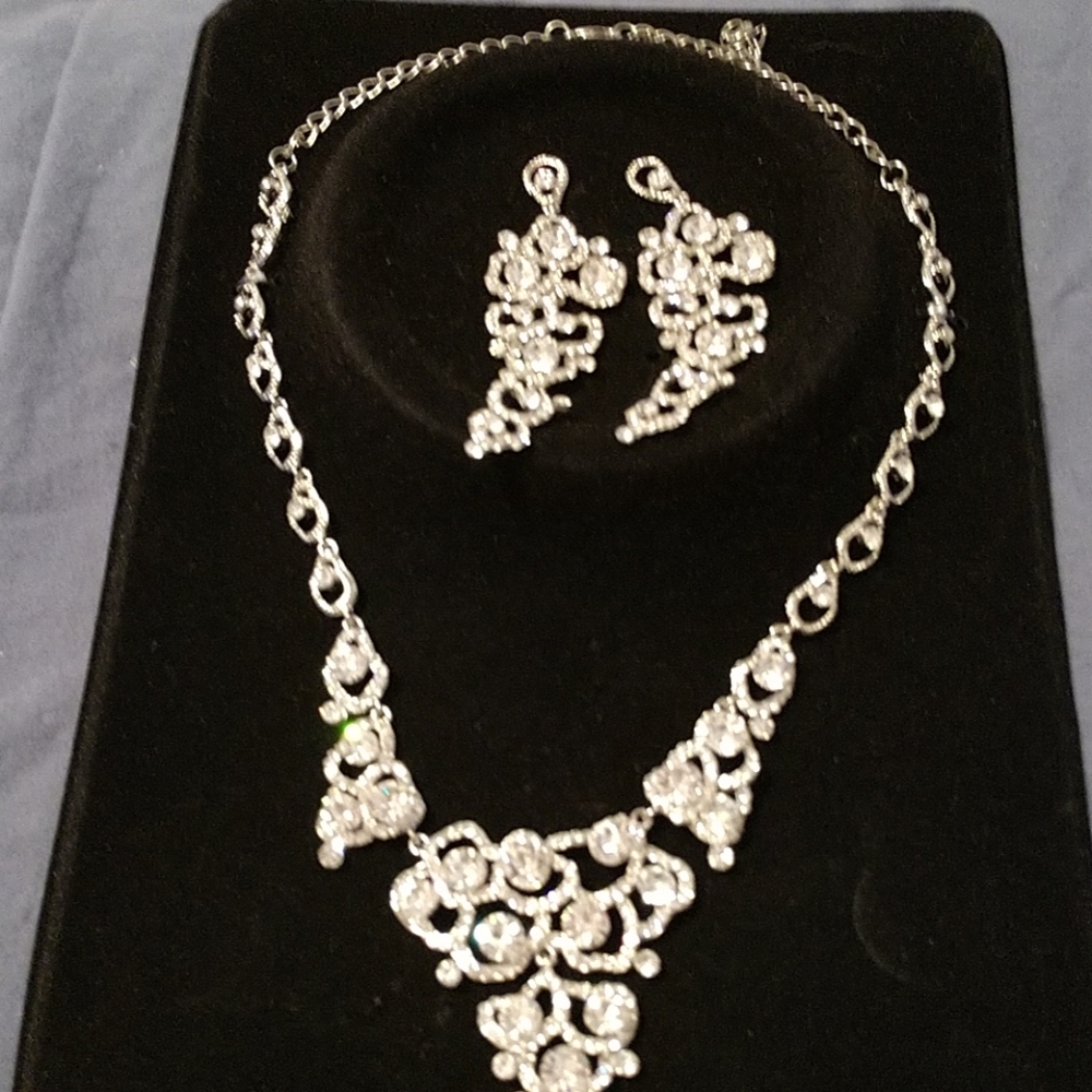 Necklace n earrings